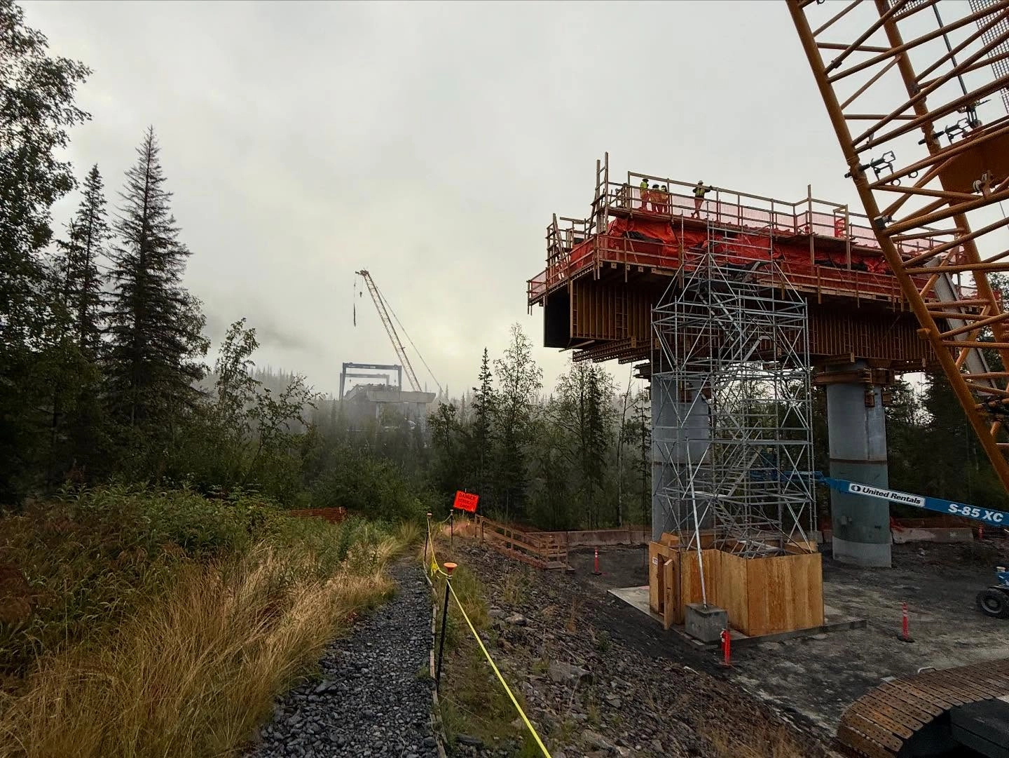 Massive concrete bridge column winter weatherization and boom lift setup