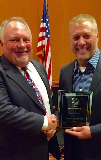 Scott Davis receiving the Outstanding Leadership Award.